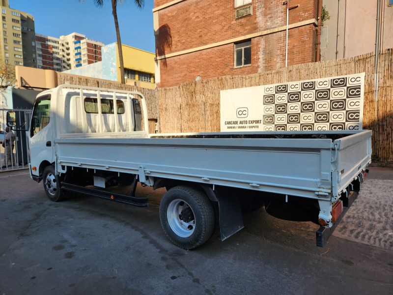 28939  HINO DUTRO  2015