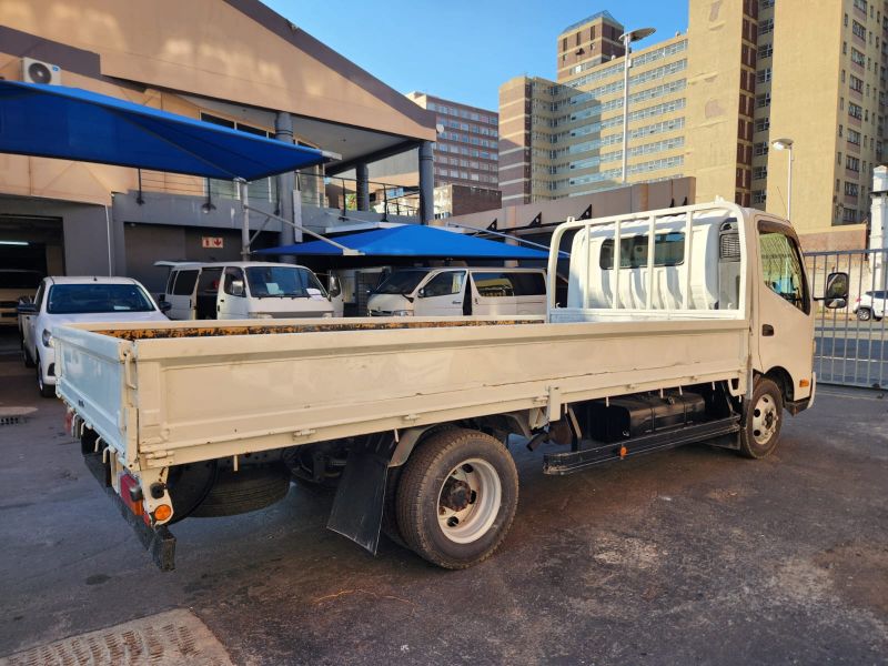 28939  HINO DUTRO  2015