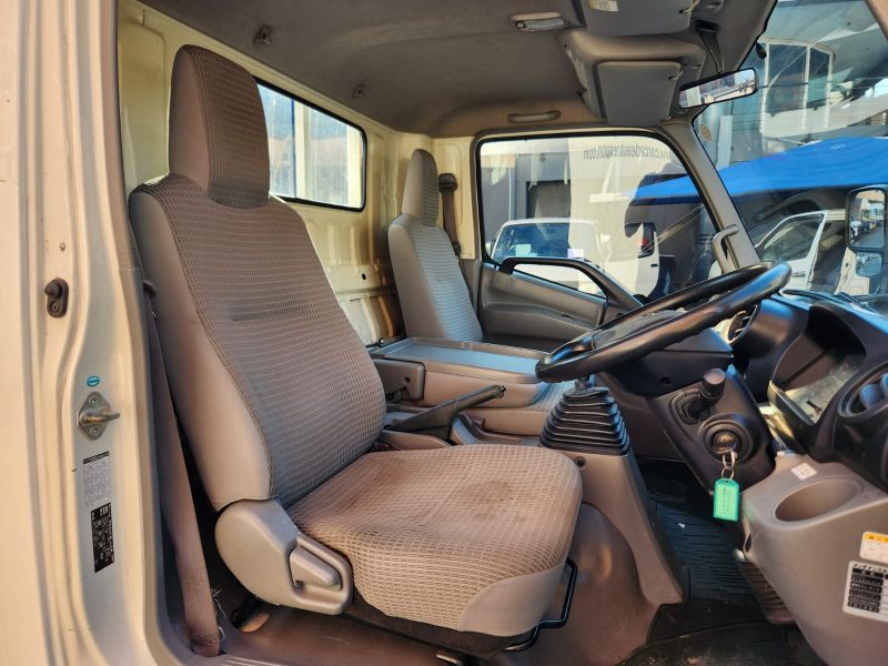 28939  HINO DUTRO  2015