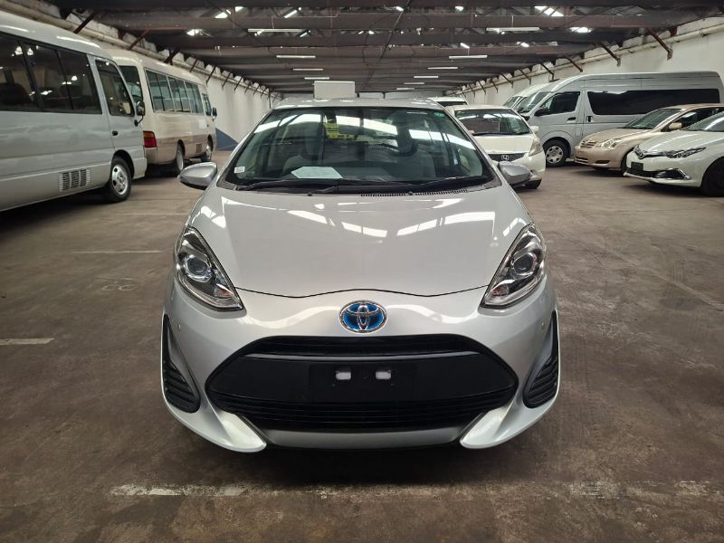  28940  TOYOTA AQUA  2018 