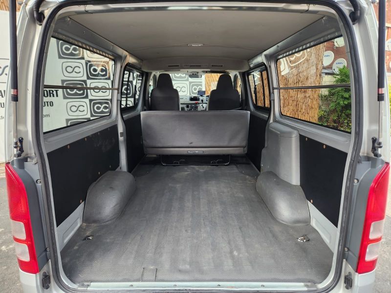  28964  TOYOTA HIACE  2004  