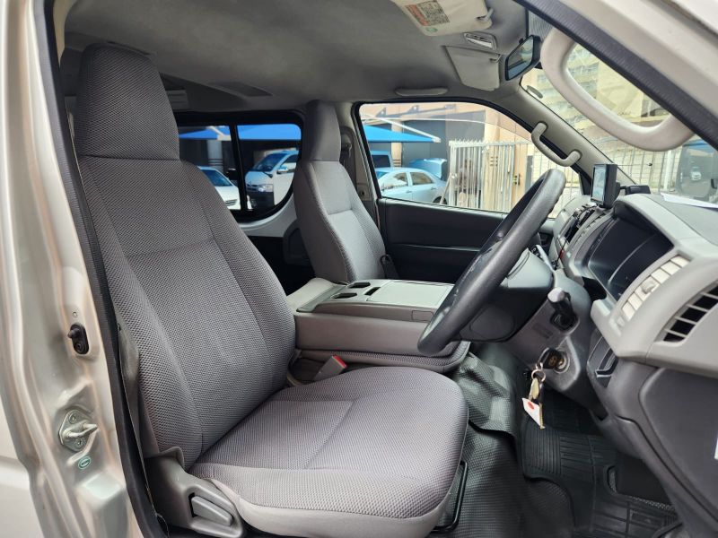  28964  TOYOTA HIACE  2004  