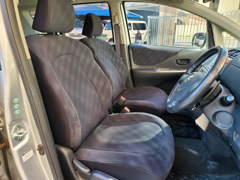 29002 TOYOTA RACTIS 2005