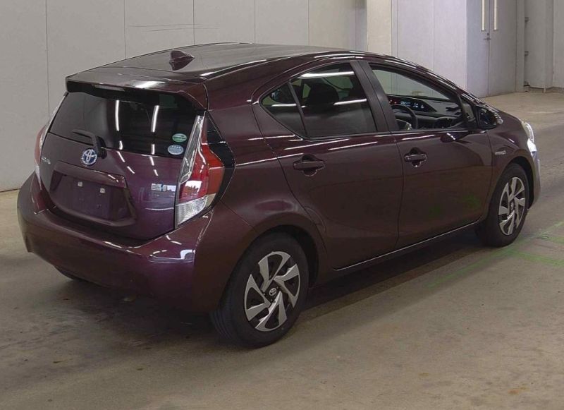  29012  TOYOTA AQUA  2016  