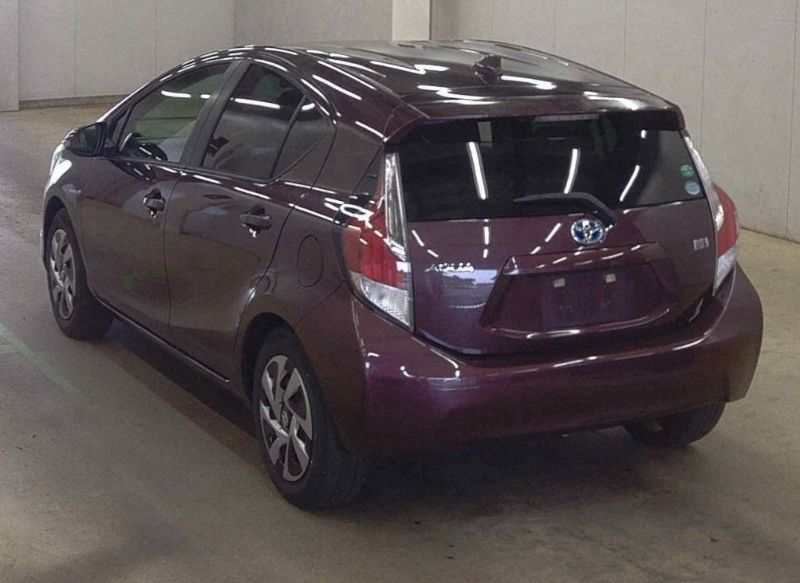  29012  TOYOTA AQUA  2016  