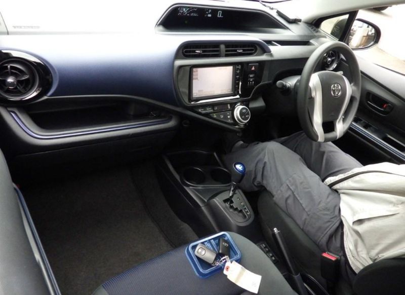  29012  TOYOTA AQUA  2016  