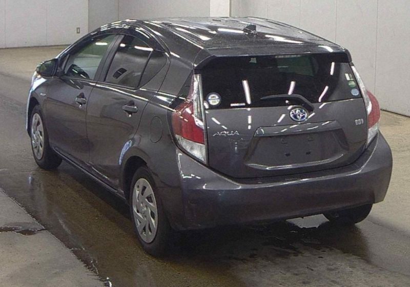  29013  TOYOTA AQUA  2016  