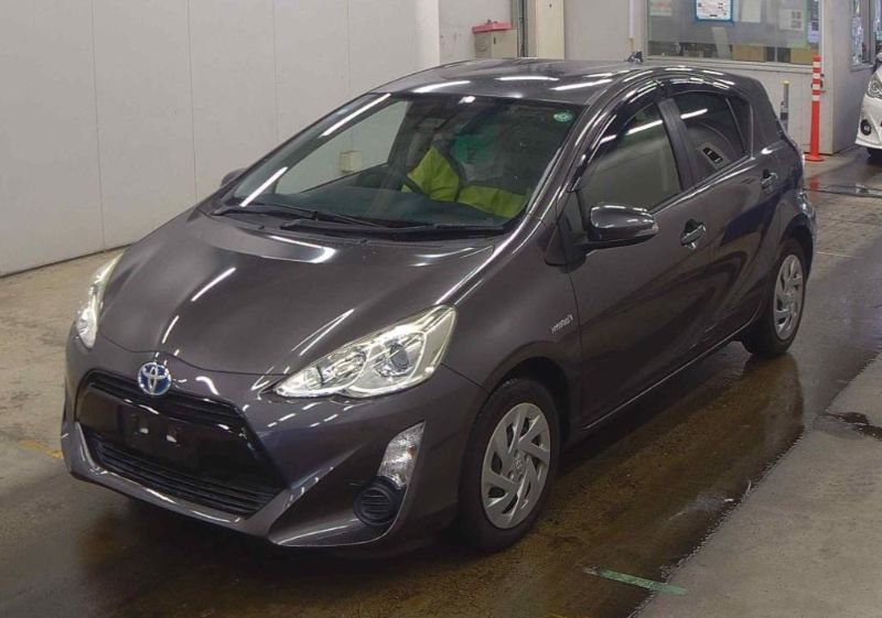  29013  TOYOTA AQUA  2016  