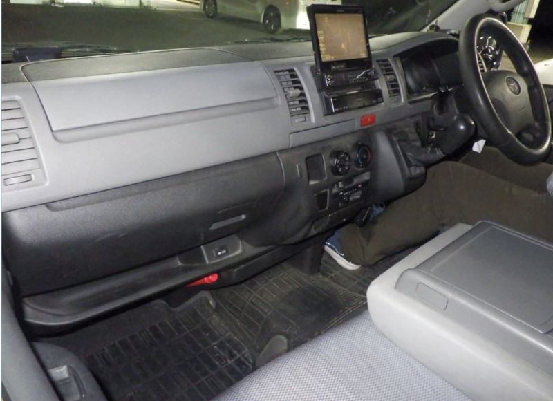 29014  TOYOTA HIACE  2006  