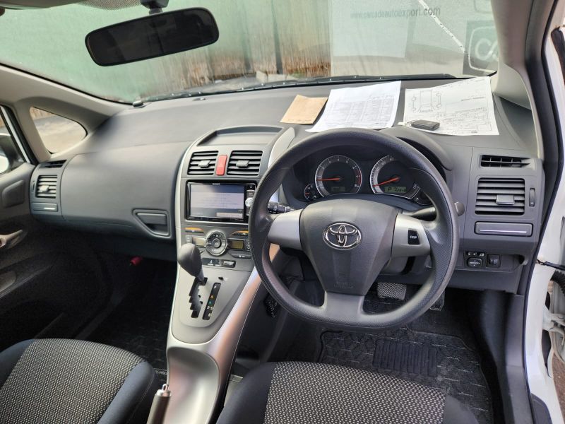  29016  TOYOTA AURIS  2010  