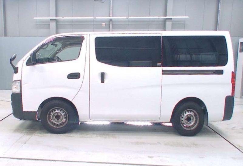  29038  NISSAN CARAVAN  2017  