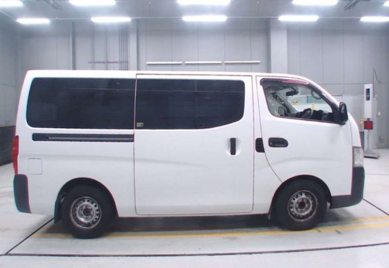  29038  NISSAN CARAVAN  2017  