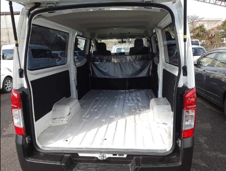  29038  NISSAN CARAVAN  2017  