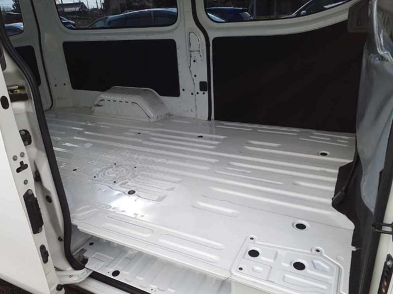  29038  NISSAN CARAVAN  2017  