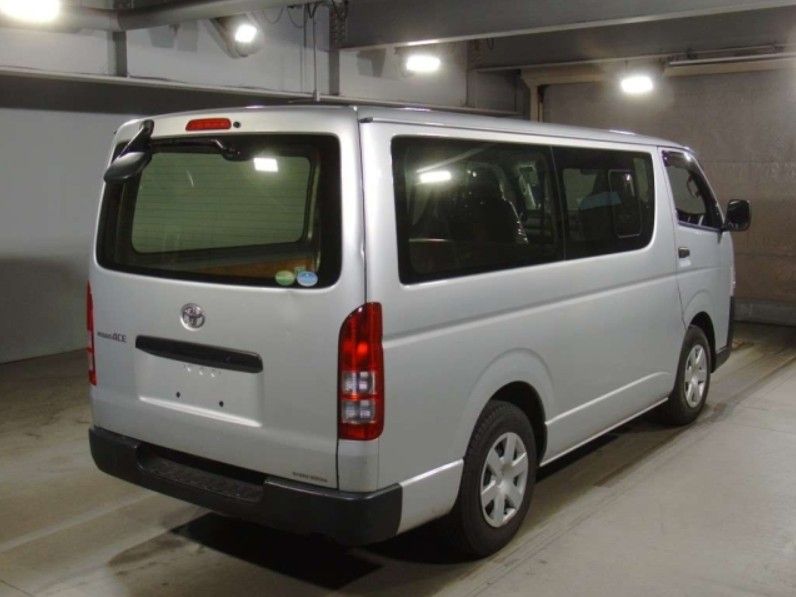  29042  TOYOTA REGIUS  2016  