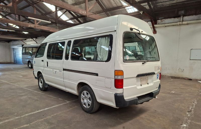 29047  TOYOTA HIACE  2003
