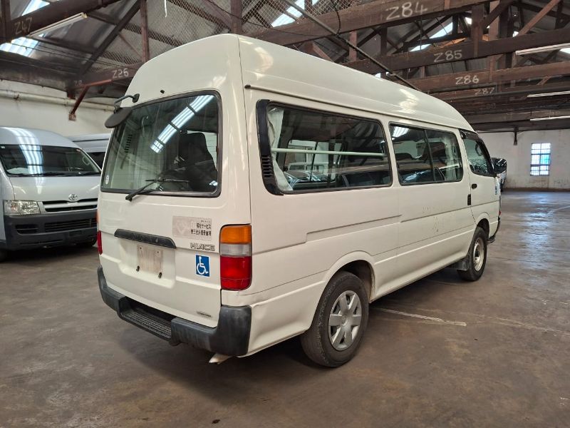 29047  TOYOTA HIACE  2003