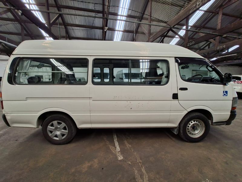 29047  TOYOTA HIACE  2003