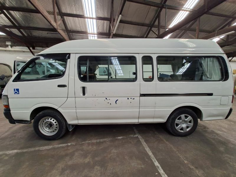 29047  TOYOTA HIACE  2003