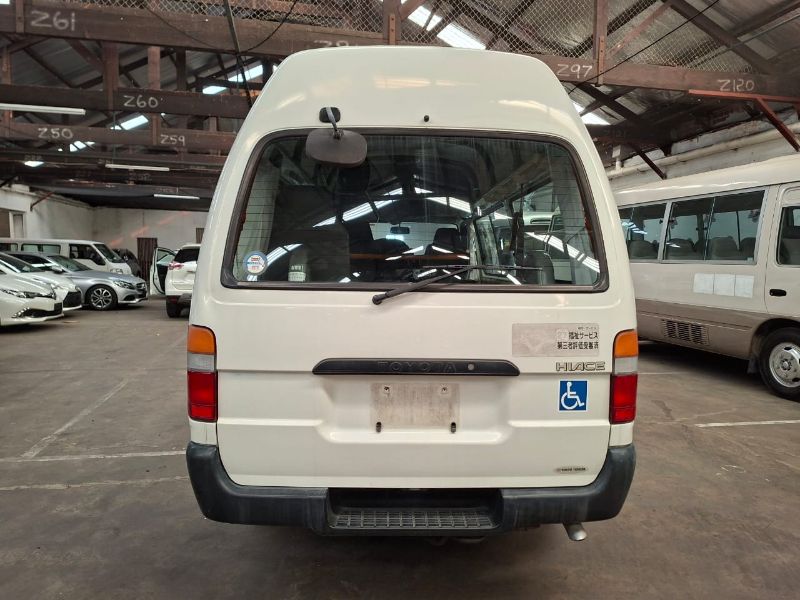 29047  TOYOTA HIACE  2003