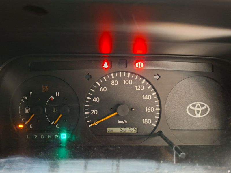 29047  TOYOTA HIACE  2003