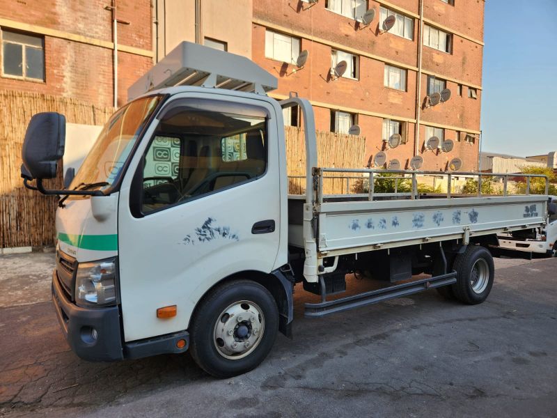 29050  TOYOTA DYNA  2013