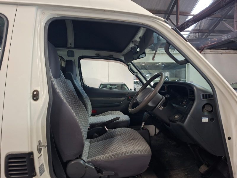  29067  TOYOTA HIACE  2004  
