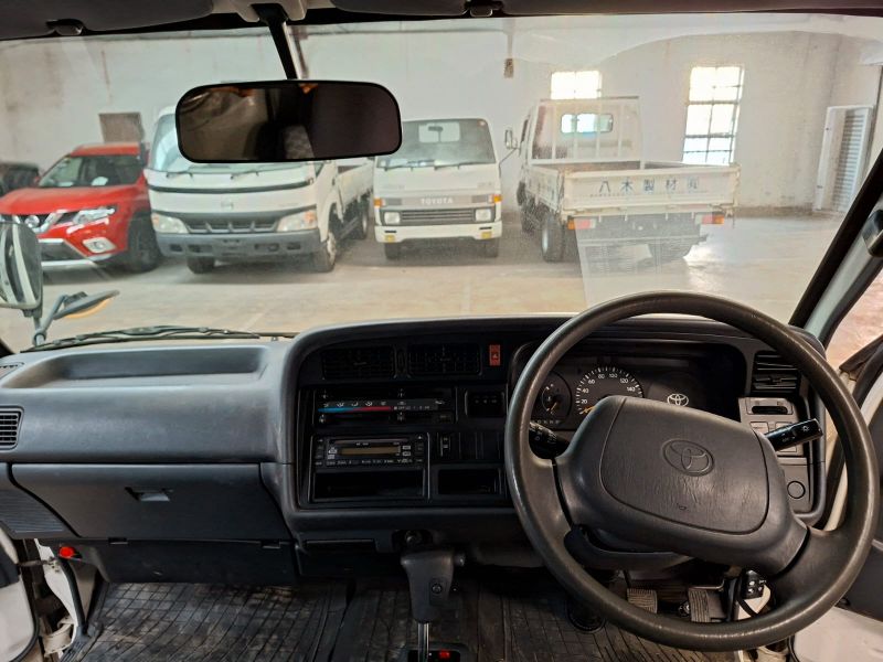  29067  TOYOTA HIACE  2004  