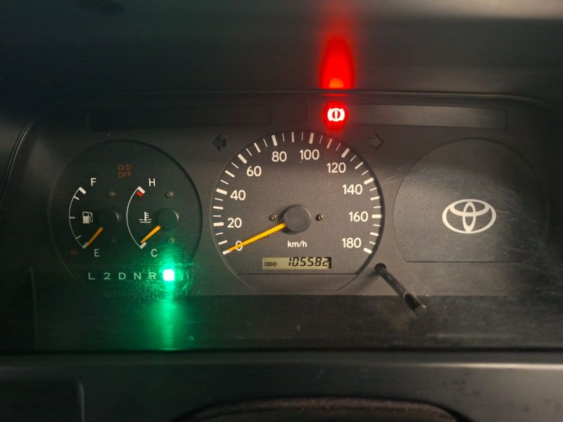  29067  TOYOTA HIACE  2004  