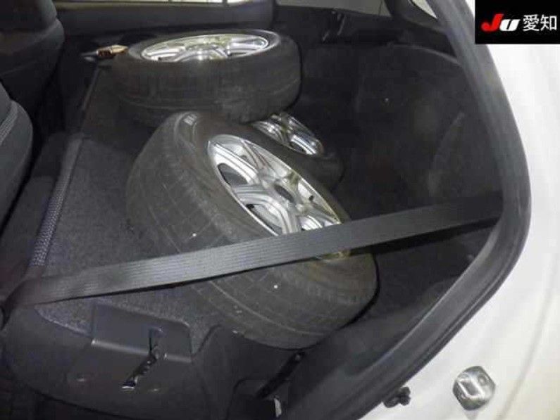  29068  TOYOTA AURIS  2011  