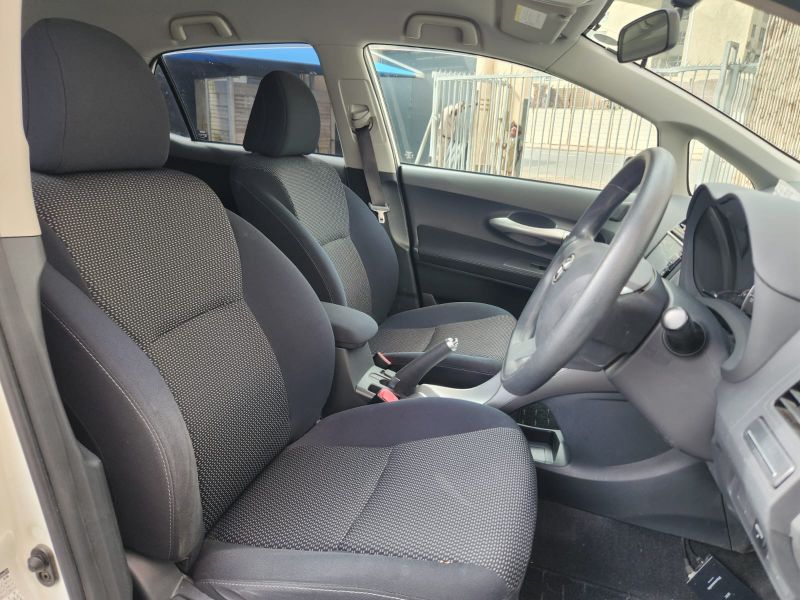 29068  TOYOTA AURIS  2011