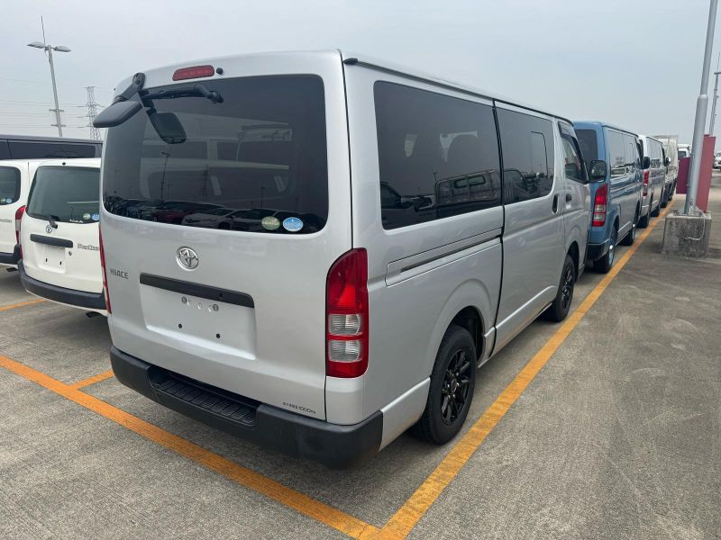 29080  TOYOTA HIACE  2016  