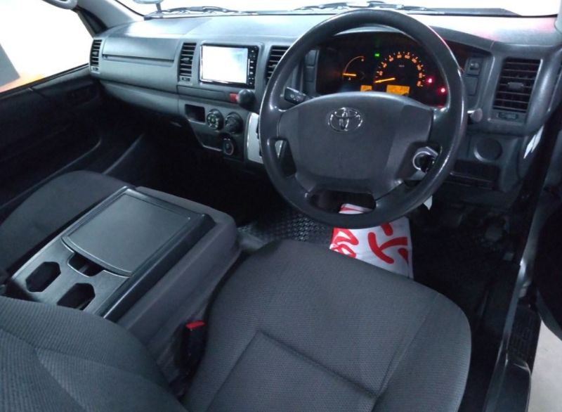  29080  TOYOTA HIACE  2016  