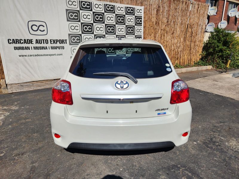 29082  TOYOTA AURIS  2010