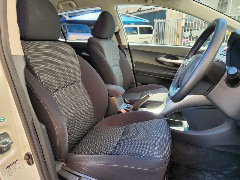 29082  TOYOTA AURIS  2010