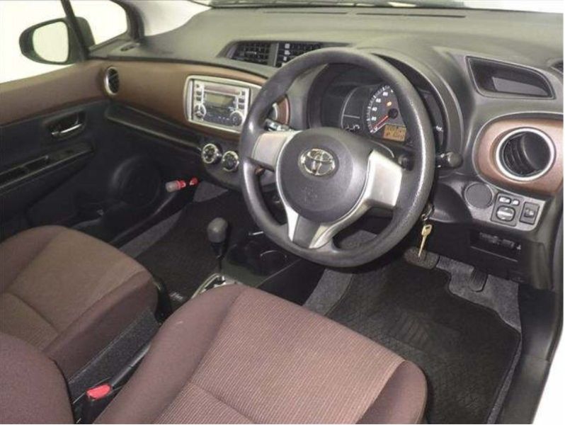  29083  TOYOTA VITZ  2012  