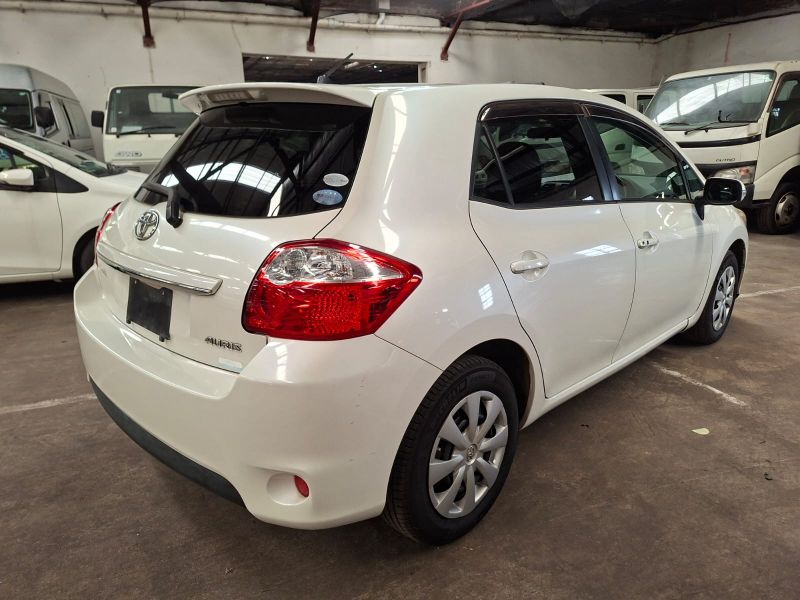 29085  TOYOTA AURIS  2011