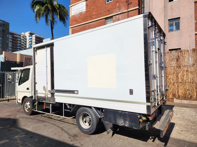 29087  HINO DUTRO  2015