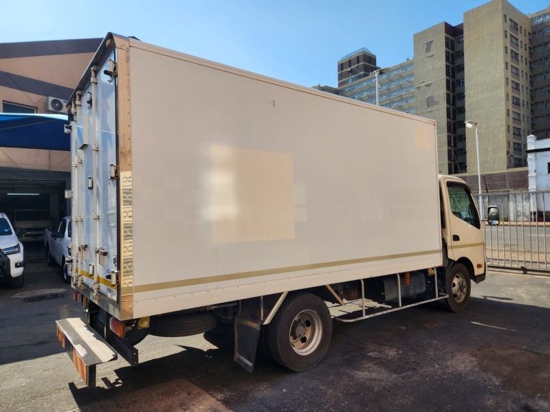 29087  HINO DUTRO  2015