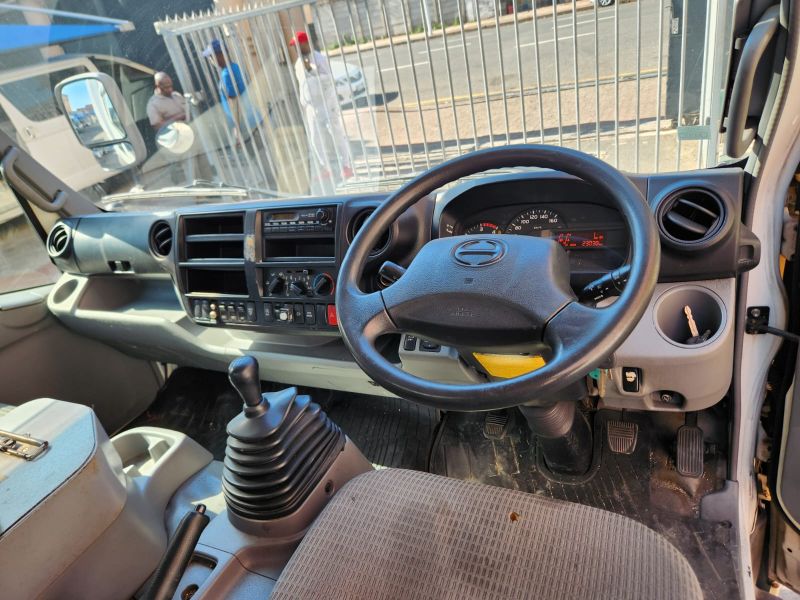 29087  HINO DUTRO  2015