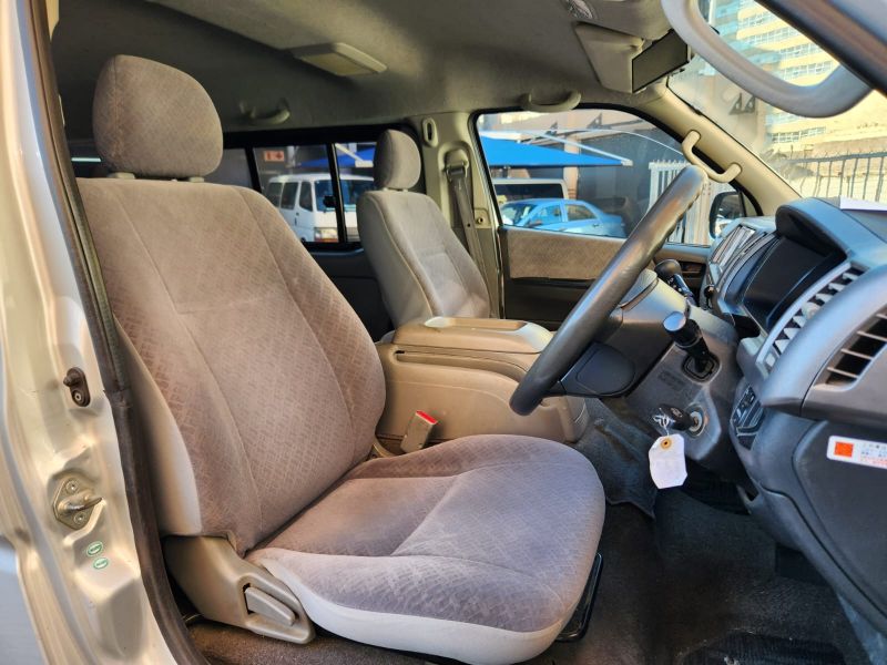 29090  TOYOTA HIACE  2007