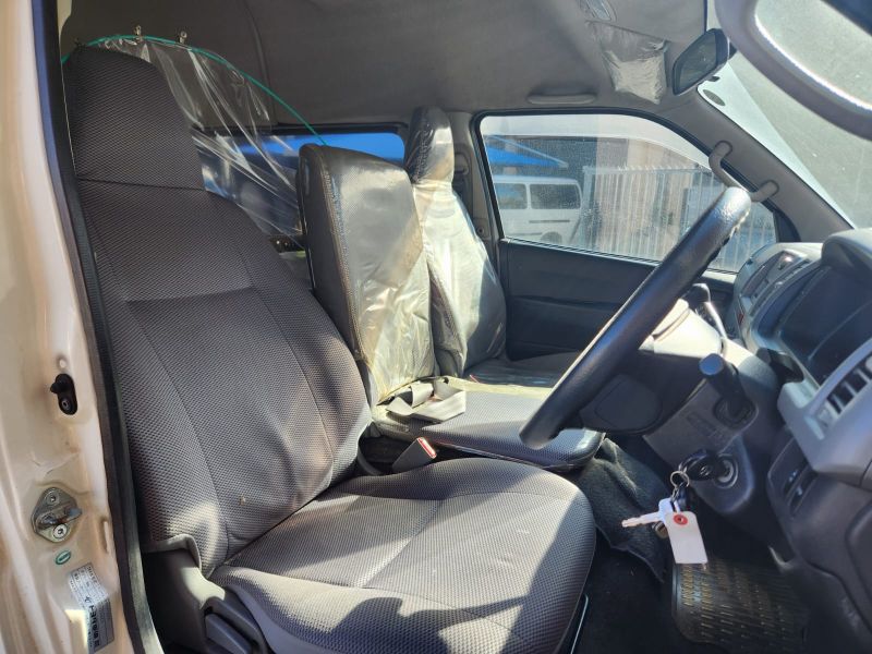 29100  TOYOTA HIACE  2006