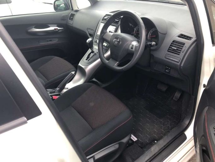  29104  TOYOTA AURIS  2010  