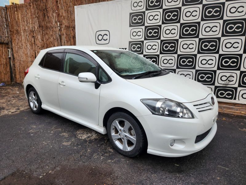 29104  TOYOTA AURIS  2010
