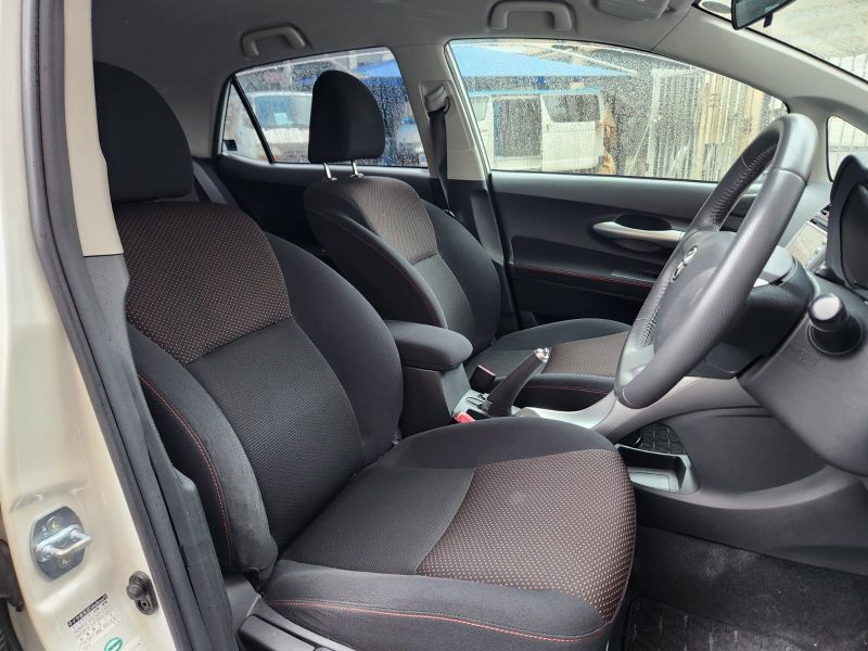 29104  TOYOTA AURIS  2010