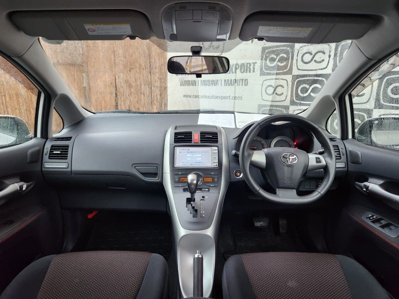 29104  TOYOTA AURIS  2010