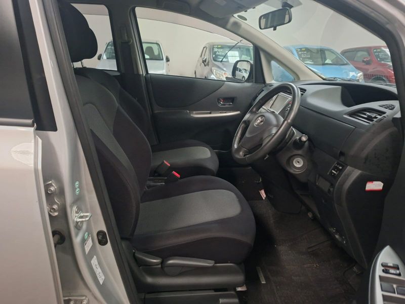 29109  TOYOTA RACTIS  2006