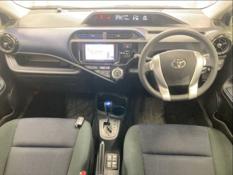  29111  TOYOTA AQUA  2016  
