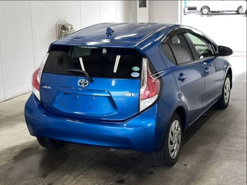  29111  TOYOTA AQUA  2016  