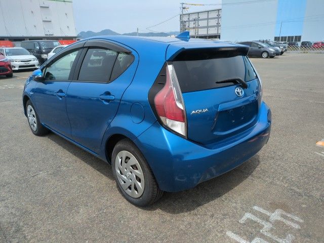  29111  TOYOTA AQUA  2016  